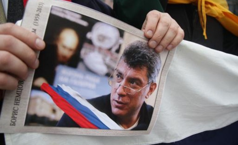 Moscou (AFP). Ukraine: des preuves exhaustives de l'ingérence russe, selon des proches de Nemtsov