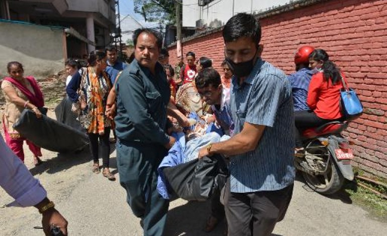 Katmandou (AFP). Un nouveau puissant séisme secoue le Népal