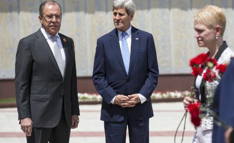 Sotchi (Russie) (AFP). Kerry en Russie pour parler de sujets qui fâchent avec Poutine