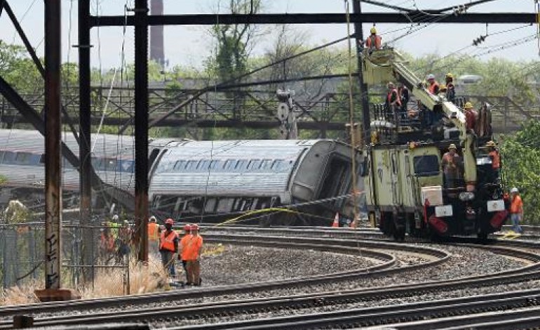 Philadelphie (Etats-Unis) (AFP). Déraillement de train à Philadelphie: le bilan s'alourdit, la vitesse évoquée