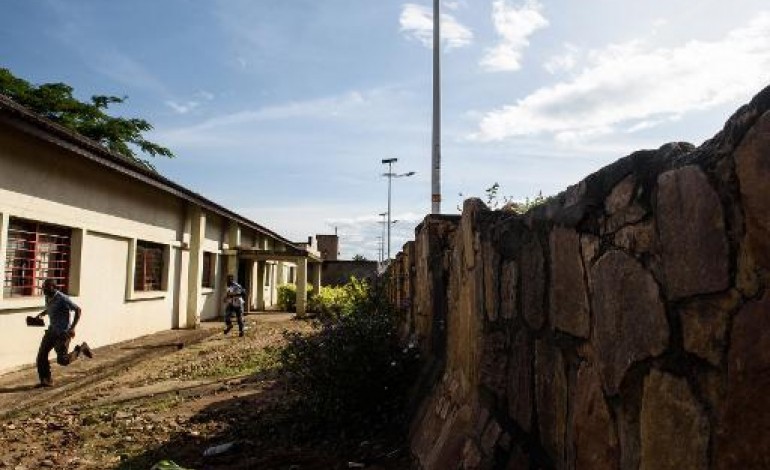 Bujumbura (Burundi) (AFP). Burundi: tirs nourris près de la radio attaquée par les putschistes
