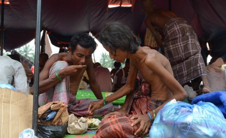 Rangoun (AFP). La Birmanie veut déporter ses migrants, l'ONU appelle à les sauver 