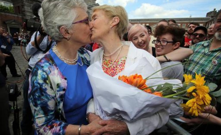 Dublin (AFP). L'Irlande dit oui au mariage homosexuel après un référendum historique (télévision nationale)