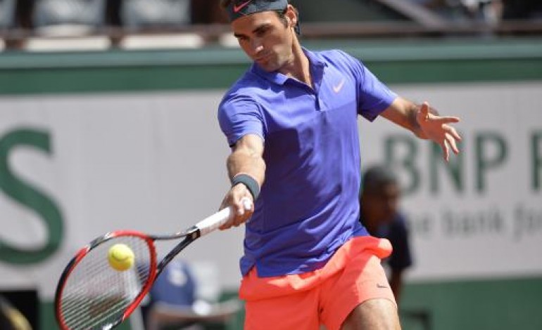 Paris (AFP). Roland-Garros: Federer facile, troublé seulement par un intrus