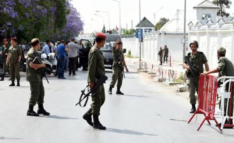 Tunis (AFP). Un militaire abat sept camarades dans une caserne de Tunis 