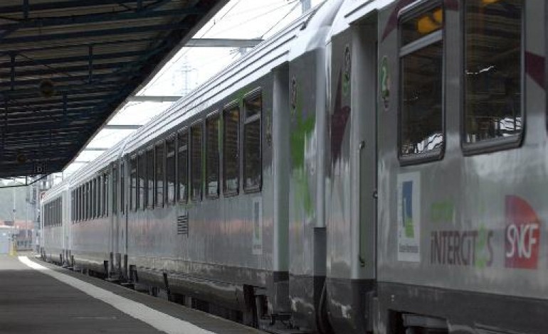 Paris (AFP). Trains Intercités: une commission préconise de dynamiser le réseau