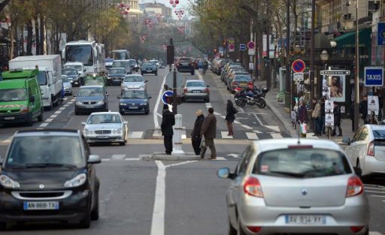 Paris (AFP). Deux policiers interpellés après un accident mortel à Paris