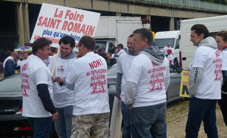 Rouen : les forains manifestent contre le déplacement de la foire Saint-Romain