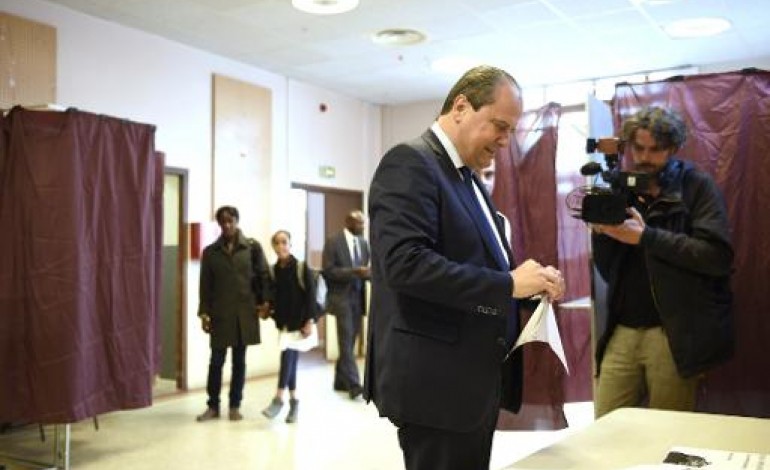 Paris (AFP). Jean-Christophe Cambadélis élu sans surprise à la tête du PS