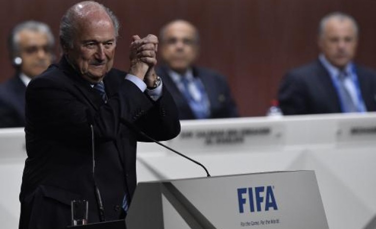 Zurich (AFP). Fifa: Blatter réélu au milieu du chaos