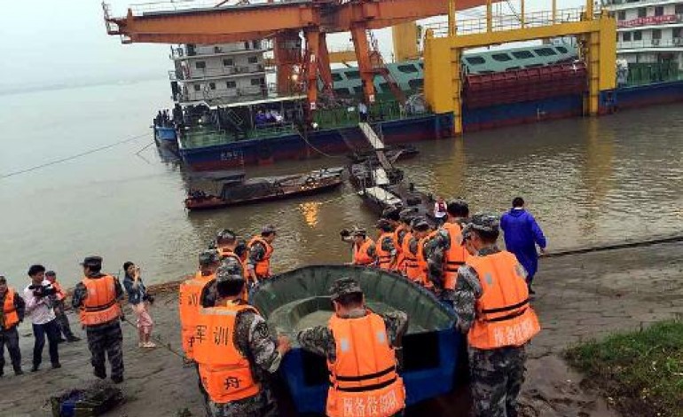 Pékin (AFP). Chine: un navire sombre dans le Yangtsé avec plus de 450 personnes 
