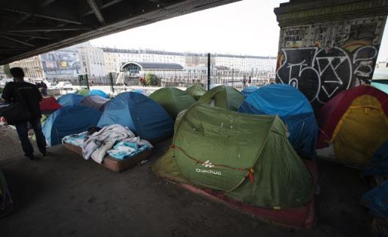 Paris (AFP). Migrants: opération de police pour évacuer le campement de La Chapelle à Paris