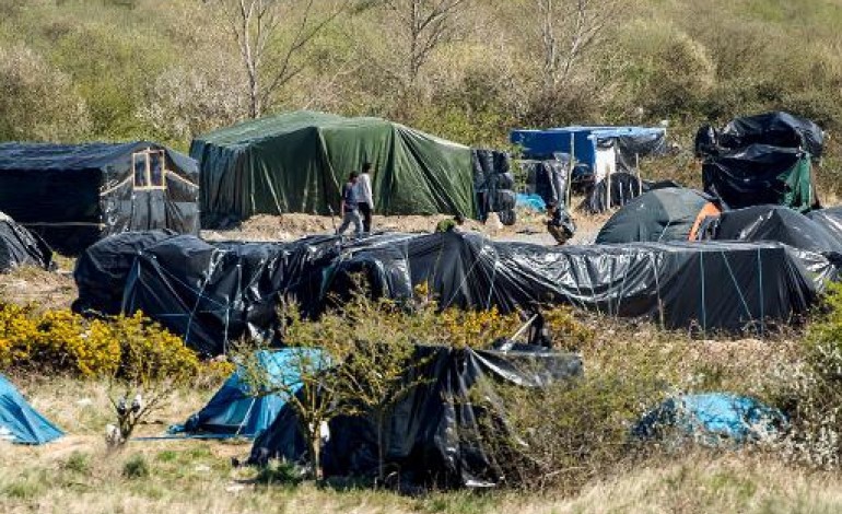 Calais (AFP). Migrants: deux camps évacués à Calais par la police