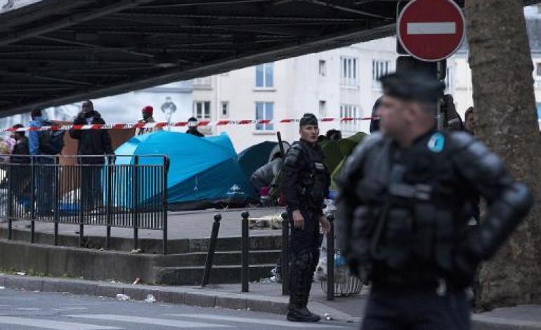 Paris (AFP). Migrants: un campement évacué à Paris, deux autres à Calais