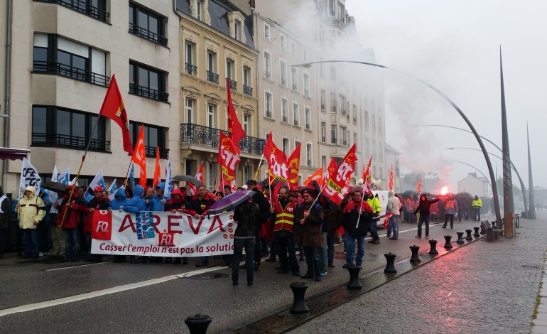 Areva : l'usine à l'arrêt, un millier de manifestants à Cherbourg