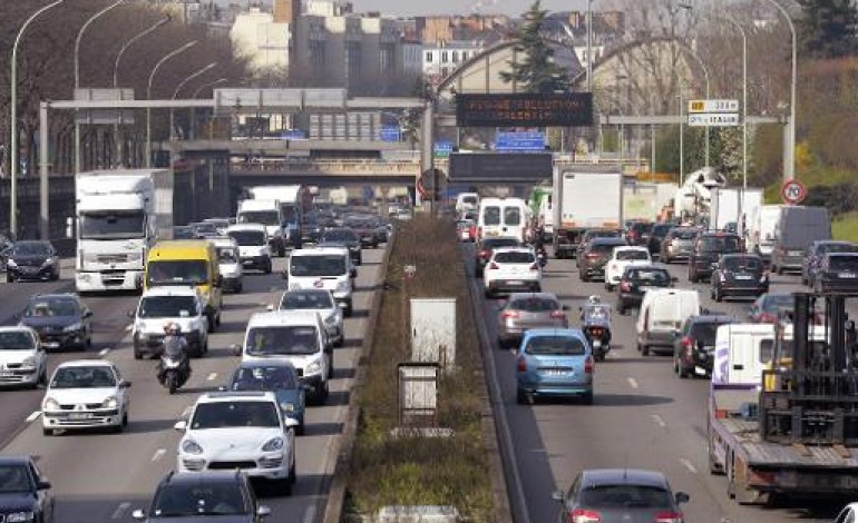 Paris (AFP). Plan anti-pollution: des pastilles pour les voitures, les villes appelées à agir