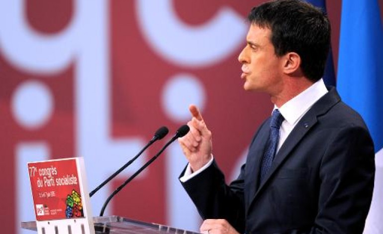 Poitiers (AFP). Valls: Par ses pratiques dans l'opposition, Sarkozy est déjà un problème pour le pays