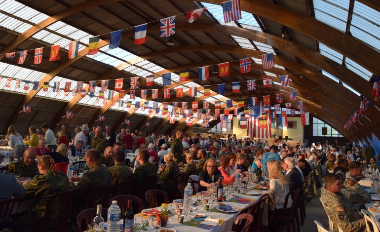 Sainte-Mère-Eglise : plus de 1 100 convives au "Banquet de la Liberté"