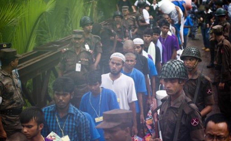 Maungdaw (Birmanie) (AFP). Migrants: la Birmanie transfère 150 rescapés vers le Bangladesh 