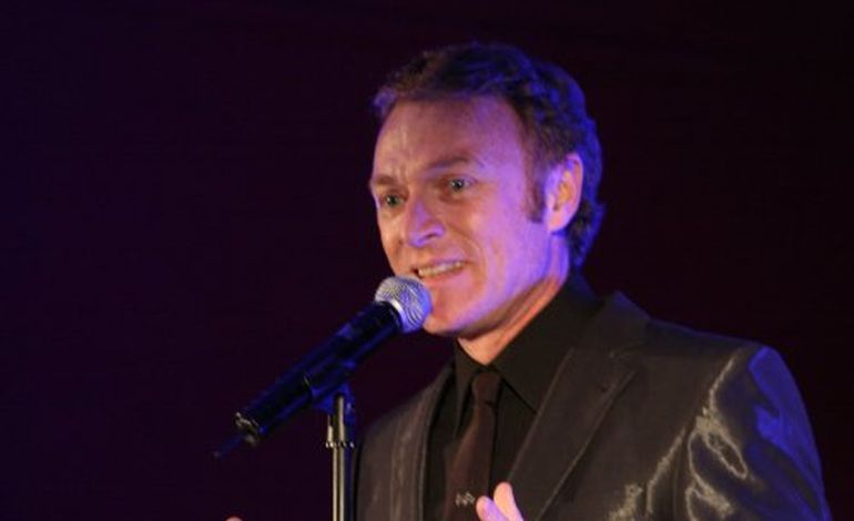 Christophe Hondelatte, serial chanteur.
