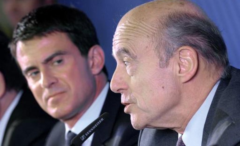 Paris (AFP). La popularité des politiques, Valls en tête, bat de l'aile