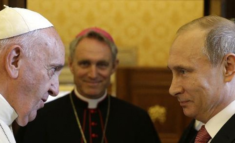 Cité du Vatican (AFP). Le pape demande devant Poutine l'application des accords de Minsk