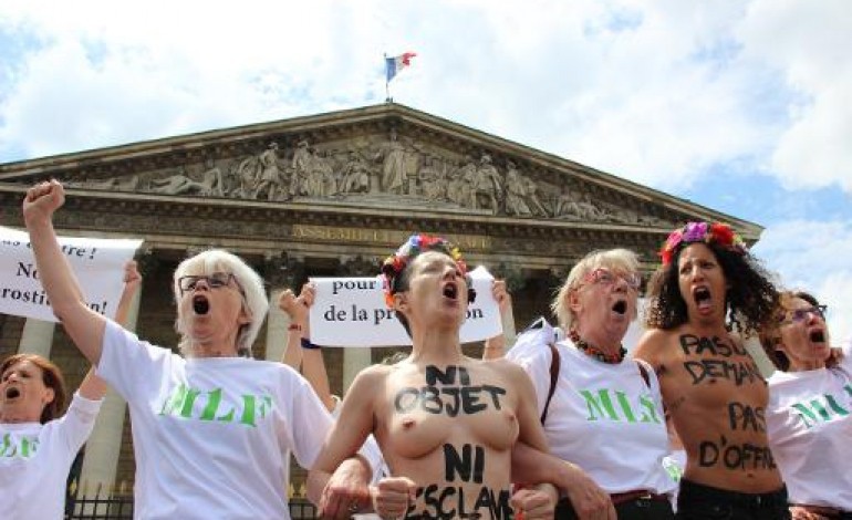 Paris (AFP). Pénalisation des clients de prostituées: nouveau feu vert de l'Assemblée