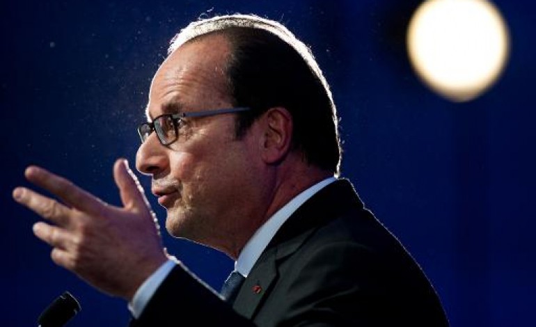 Angers (AFP). Hollande omniprésent sur le terrain dément être déjà en course pour 2017