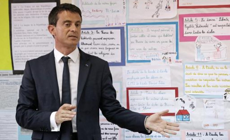 MAmoudzou (France) (AFP). Valls réaffirme l'ancrage de Mayotte dans la République et fait des annonces