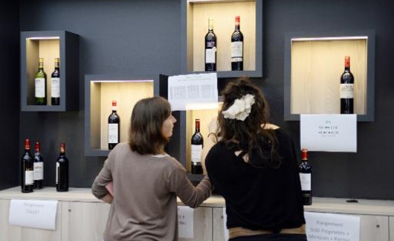Bordeaux (AFP). Hollande inaugure Vinexpo, plus grand salon des vins et spiritueux