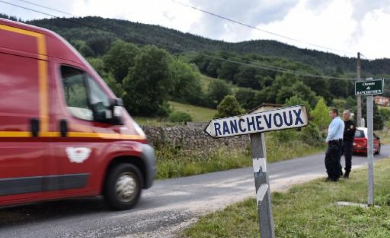Bas-en-basset (France) (AFP). Haute-Loire: des produits chimiques et un jeu de guerre derrière l'explosion mortelle