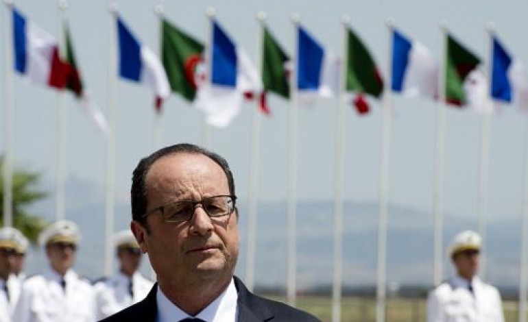 Alger (AFP). A Alger, Hollande salue le combat commun contre la menace jihadiste