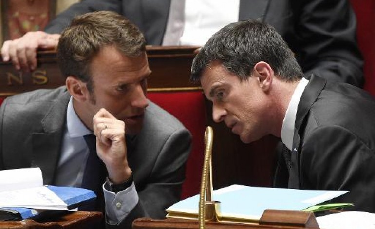 Paris (AFP). Loi Macron: Valls dégainera dès mardi le 49-3 à l'Assemblée