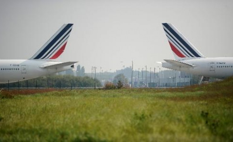 Paris (AFP). Air France ferme des lignes et durcit le ton avec les pilotes