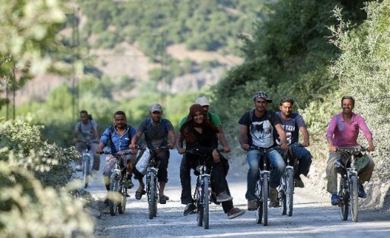 Demir Kapija  (Macédoine) (AFP). En Macédoine, à pied et à vélo, les clandestins sur la route de l'Europe