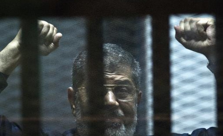 Le Caire (AFP). Egypte: peine de mort et prison à vie pour l'ex-président Morsi dans 2 procès