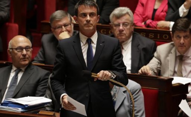 Paris (AFP). Loi Macron: Valls engage dans l'hémicycle sa responsabilité, l'opposition quitte l'hémicyle