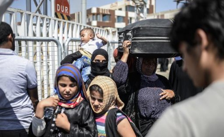Akçakale (Turquie) (AFP). Turquie: premiers retours de réfugiés vers la ville syrienne de Tall Abyad libérée de l'EI