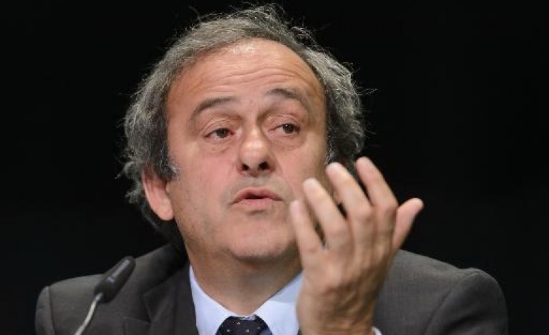 Paris (AFP). Platini: 60 ans, l'âge de raison pour aller à la Fifa?