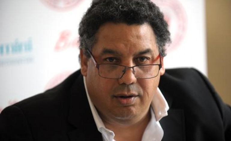 Biarritz (AFP). Rugby: Blanco démissionne de Biarritz, pas de fusion avec Bayonne