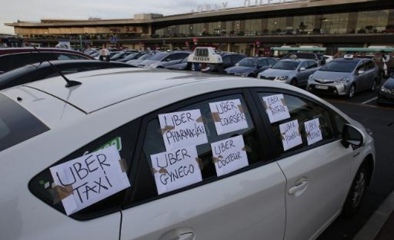 Paris (AFP). Manifestation des taxis contre UberPOP: perturbations à Paris et ses aéroports