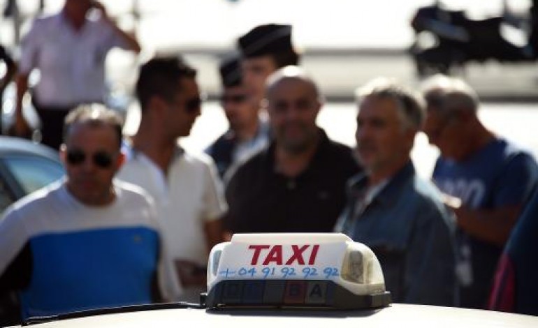 Paris (AFP). Taxis: L'intersyndicale refuse à l'unanimité de se rendre à Matignon