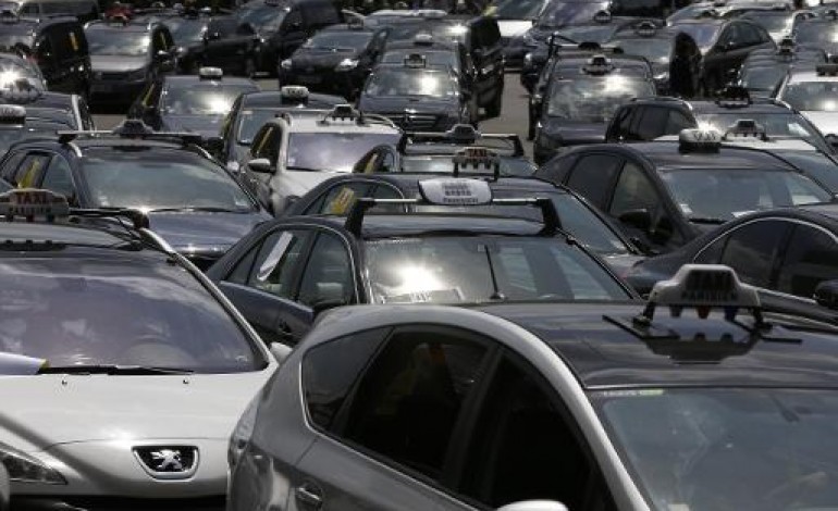 Paris (AFP). Taxis: le président de la Chambre syndicale appelle à la levée du blocus 