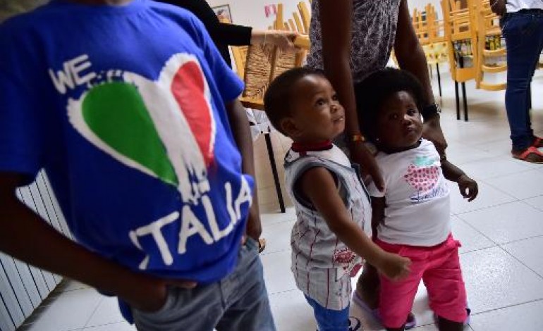 Carbonia (Italie) (AFP). En Sardaigne, mouvement de solidarité exemplaire pour les migrants
