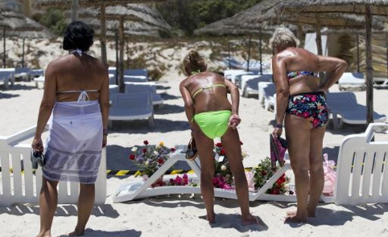Port el Kantaoui (Tunisie) (AFP). Des milliers de touristes quittent la Tunisie après un massacre dans un hôtel