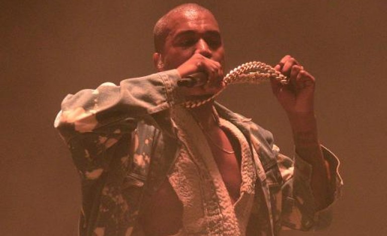 Glastonbury (Royaume-Uni) (AFP). Glastonbury: Kanye West fait le show mais ne gagne pas le coeur des festivaliers