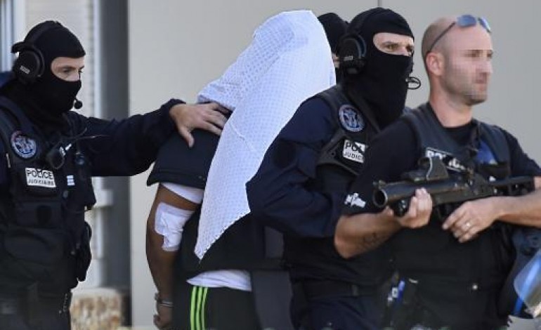 Paris (AFP). Attentat en France: le suspect reconnaît l'assassinat, transféré à Paris