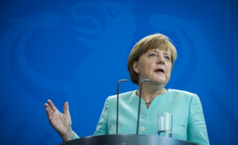 Berlin (AFP). Merkel refuse de négocier avec Athènes une nouvelle aide avant le référendum