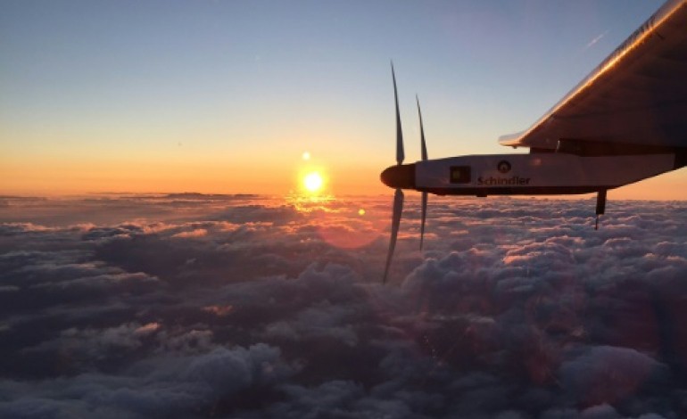 Tokyo (AFP). Solar Impulse bat son propre record de vol non-stop, entre le Japon et Hawaï