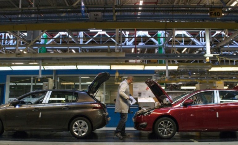 Paris (AFP). Les immatriculations de voitures neuves en France bondissent de 15% en juin